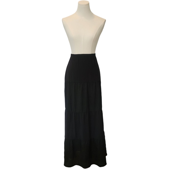 AVENUE - 14/16 Elegant Black Maxi Skirt - Picture 2 of 5